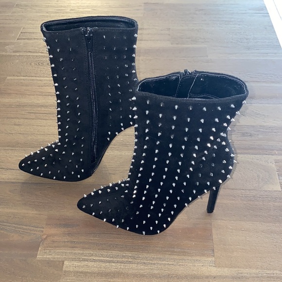 Boots - Picture 2 of 8